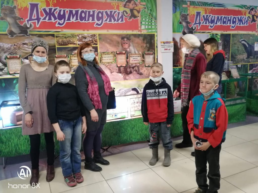 Добровольцы и онкопациенты посетили выставку животных «Джуманджи» в г. Бийске