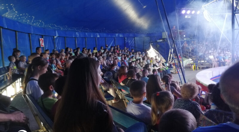 Активисты Бийского представительства АКОО «Вместе против рака» посетили купольный цирк