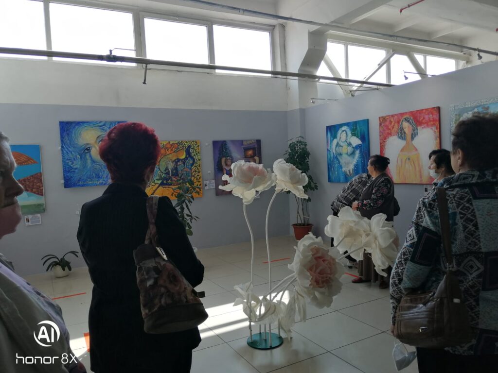 Специалисты представительства АКОО «Вместе против рака» в Бийске организовали посещение выставки «Ангелы Мира»
