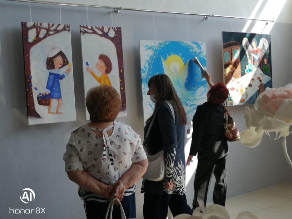 Специалисты представительства АКОО «Вместе против рака» в Бийске организовали посещение выставки «Ангелы Мира»