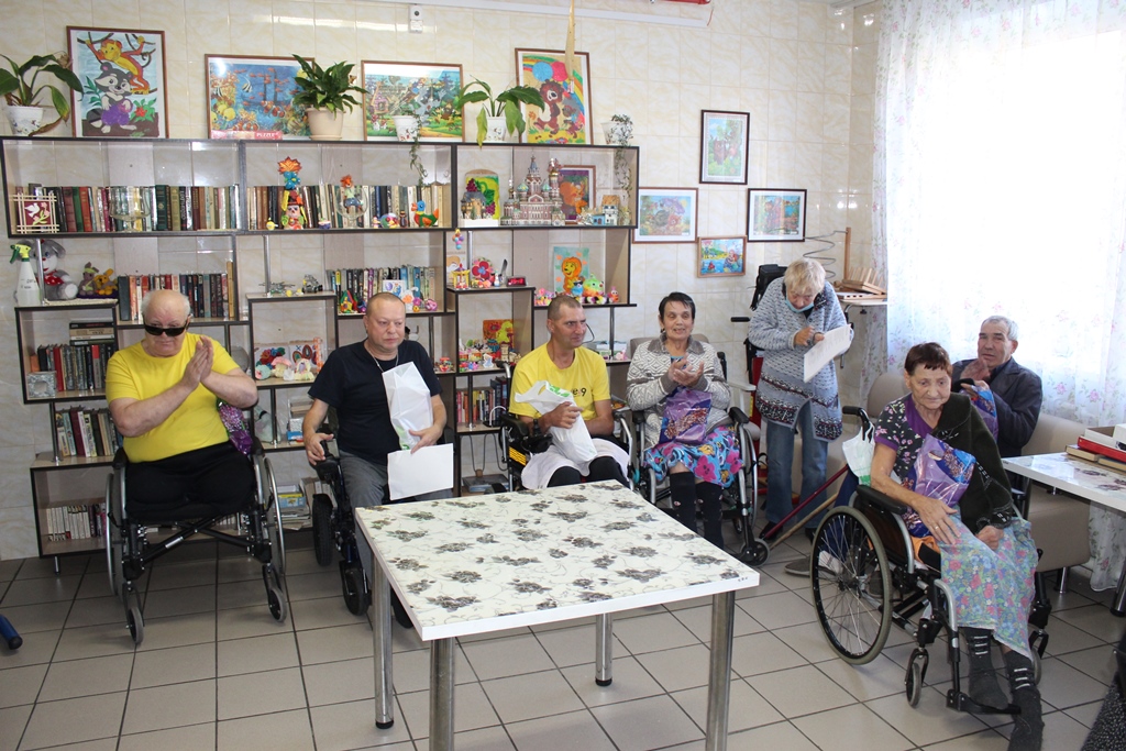 «Марафон добрых дел» АКОО «Вместе против рака» в центральном доме-интернате для престарелых и инвалидов