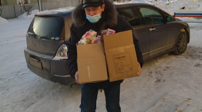 Пациенты центрального дома-интерната для престарелых и инвалидов в г. Барнауле получили подарки от добровольцев АКОО «Вместе против рака»