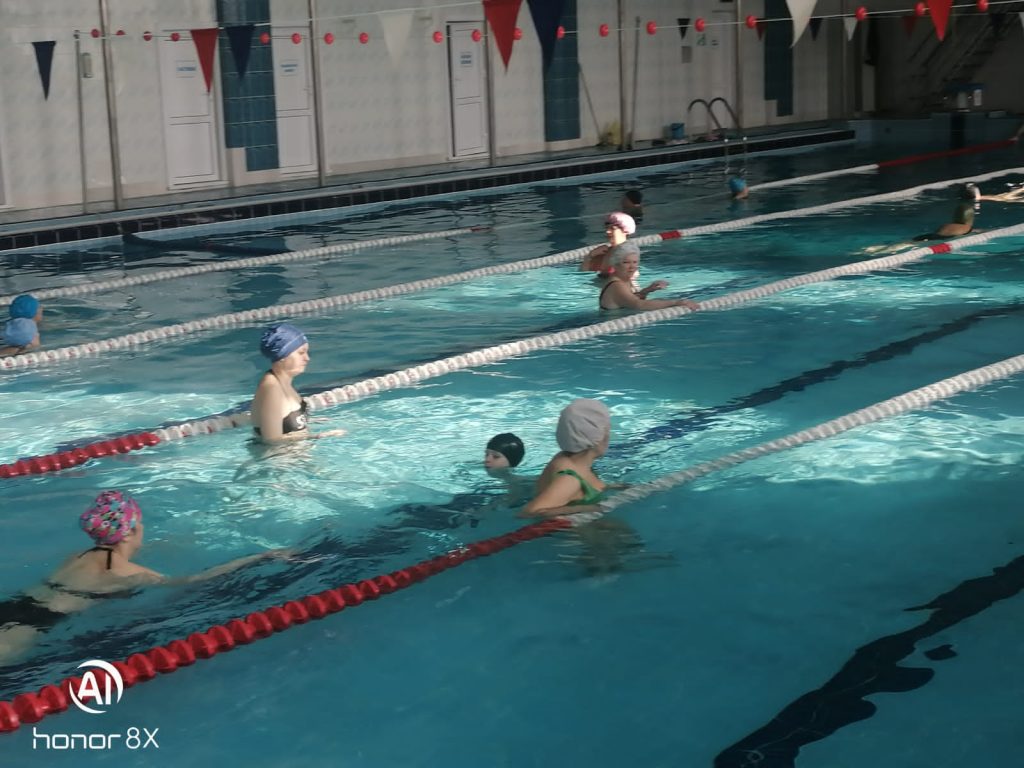 Специалисты АКОО «Вместе против рака» в г.Бийске организовали проведение занятий по скандинавской ходьбе и плаванию