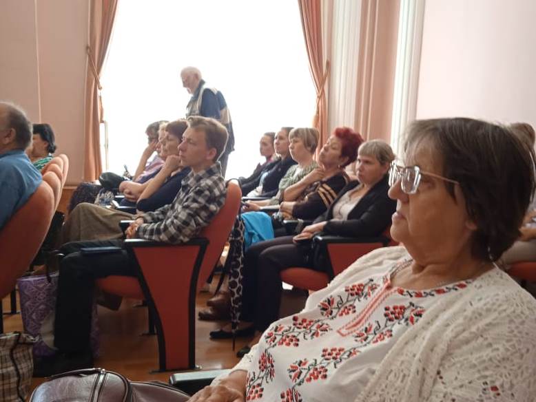 Участники программы «Стихотерапия» в Бийске посетили презентацию книги «Страницы истории Сибири»