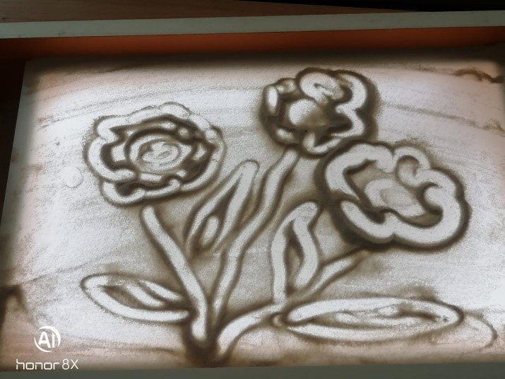 Мастер-класс «Рисование песком» организовали специалисты АКОО «Вместе против рака» в Бийске