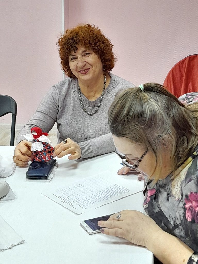 Позитивный образ «Я»: арт-терапевты АКОО «Вместе против рака» продолжают занятия в ТОС «Тимуровский»