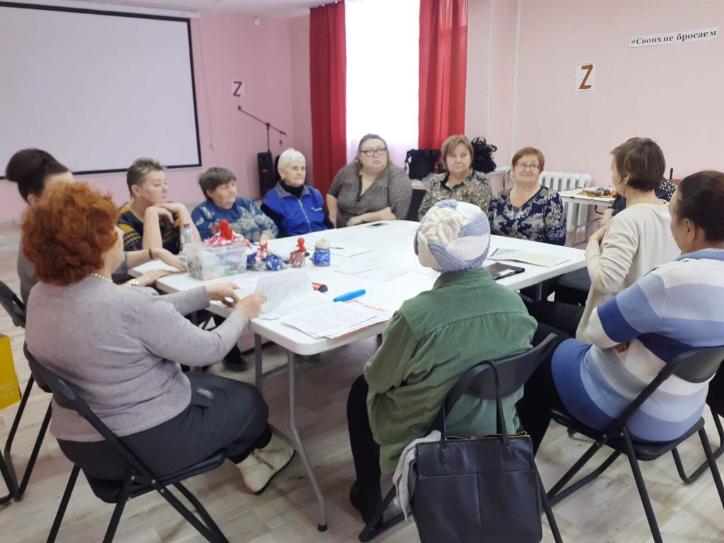 Финальный пляс под маракас: работа арт-терапевтической группы в ТОС «Тимуровский» завершилась ярко и громко