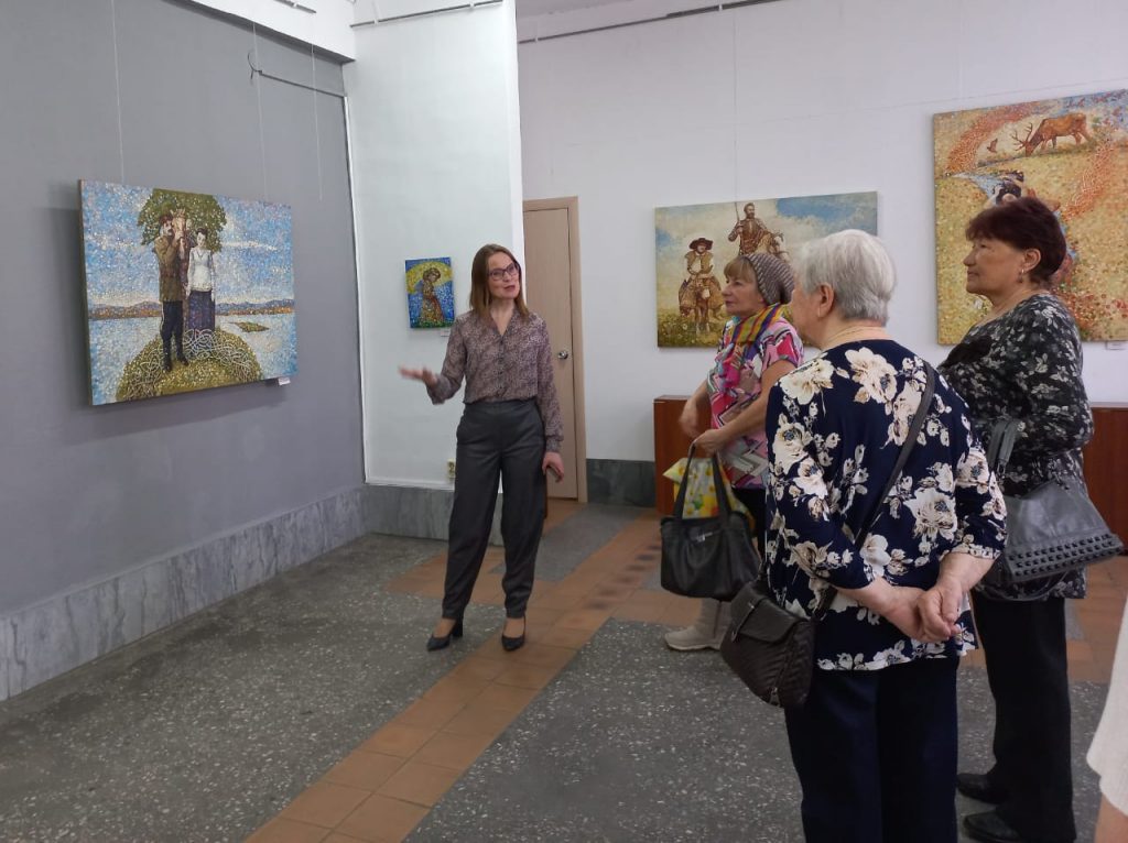 В Бийском представительстве АКОО «Вместе против рака» посетили выставку работ художника Владимира Распутина «Путь к источнику»