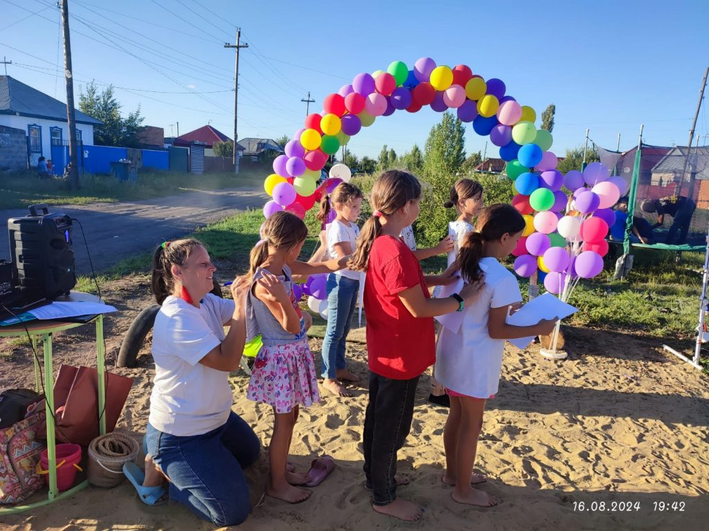 Празднование первого дня рождения клуба «Радужная единорожка»