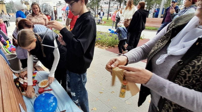 Исцеление творчеством на Дне города Барнаула от АКОД «Надежда» и АКОО «Вместе против рака»