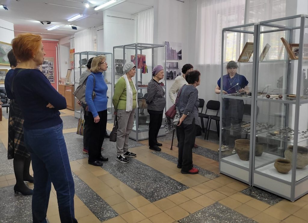 В Бийском представительстве посетили выставку, посвящённую 105-летию Бийскому краеведческому музею им. В.В.Бианки