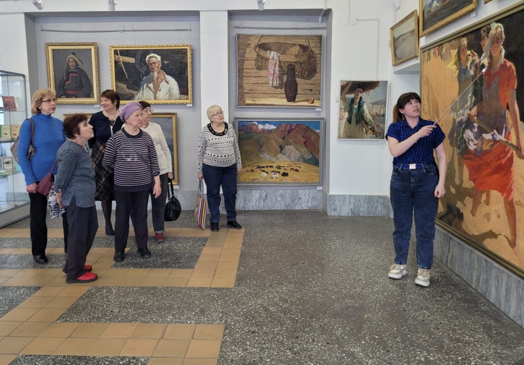 В Бийском представительстве посетили выставку, посвящённую 105-летию Бийскому краеведческому музею им. В.В.Бианки