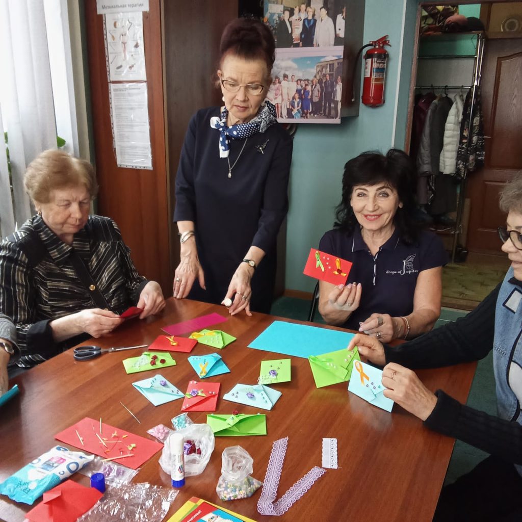 Пасхальное вдохновение: мастер-класс по оформлению праздничного стола и рукоделию в клубе «Женская среда»