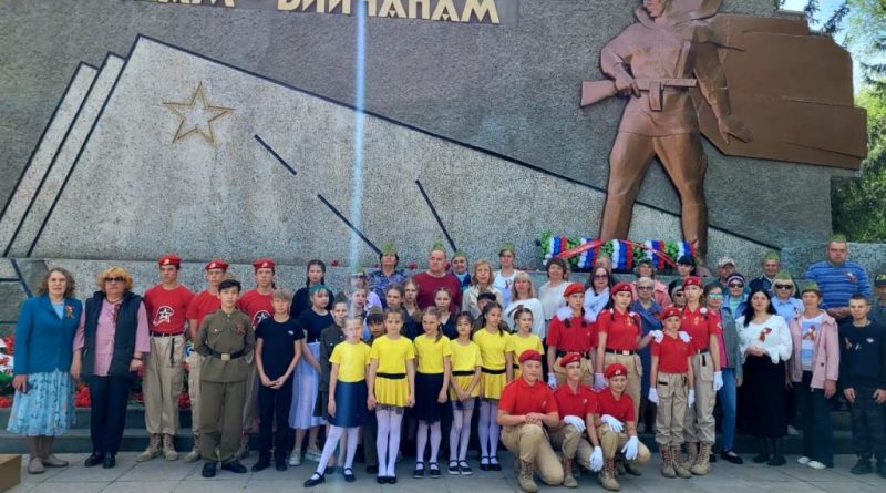 Память и благодарность. В Бийске прошло празднование 80-й годовщины Победы в Великой Отечественной войне