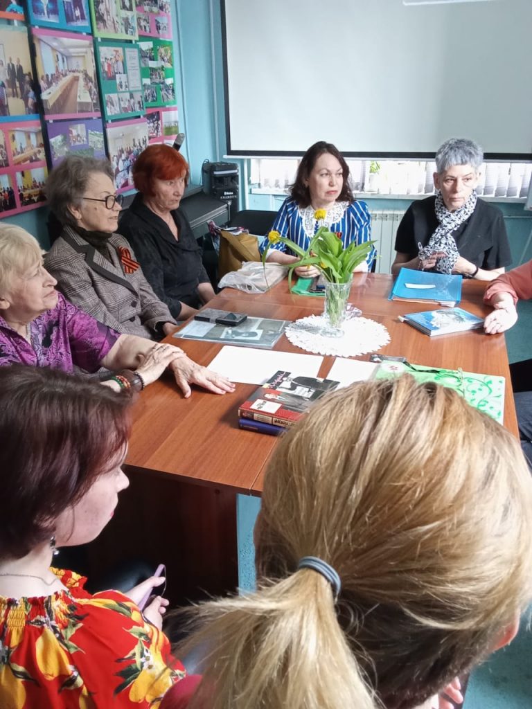Семейный альбом памяти: встреча клуба «Женская среда» и участие в Бессмертном полку
