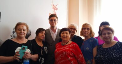 Гости искусства: встреча с Александром Давыдовым и концерт «Напевные узоры России»
