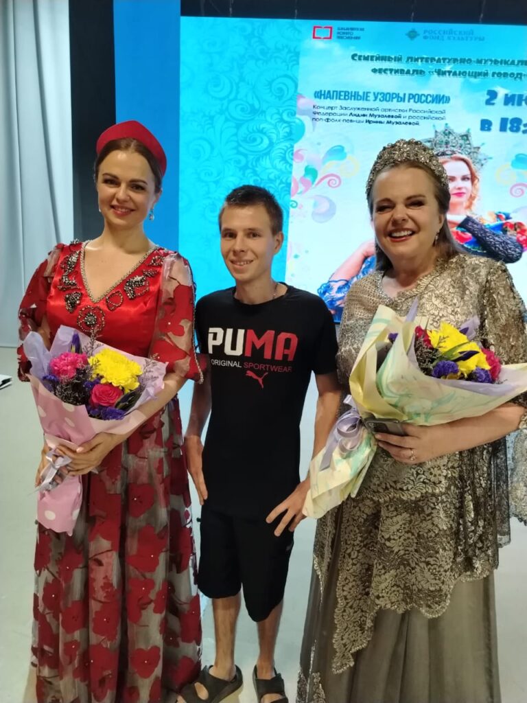 Гости искусства: встреча с Александром Давыдовым и концерт «Напевные узоры России»
